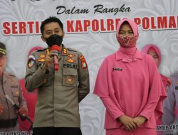 Suasana Haru Di Upacara Lepas Sambut Kapolres PolMan