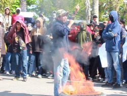 AMP Bakar Ban Dan Bawa 6 Poin Tuntutan
