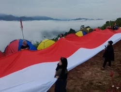 Merah Putih Sepanjang 77 Meter Di Negeri Di Atas Awan