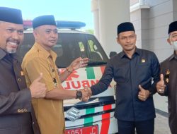 Respon Masukan Ketua DPRD Polman, Bupati AIM Serahkan 1 Unit Ambulance Jenazah Ke PKM Campalagian