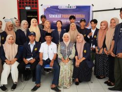 Seminar Mendorong Pembangunan Ekonomi Kreatif dan Kepariwisataan Mahasiswa KKN Kolaboratif Di Desa Galeso Berjalan Sukses