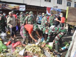 Antisipasi Banjir Dan Wabah Penyakit, Kodim 1402/Polman Gelar Aksi Bersih Lingkungan Pasar Dan Aliran Sungai.