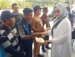 Wakil Bupati Pasangkayu, Serahkan Bantuan ALSINTAN Kementerian Pertanian Kepada Kelompok Tani