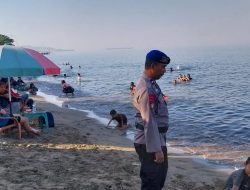 Sat Polair Polres Polman Monitoring Kegiatan Masyarakat di Pantai Bahari