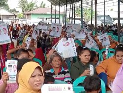 Walau Diguyur Hujan, Masyarakat Bambaira Tetap Hadiri Kampanye Yaumil Dilapangan