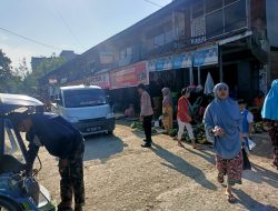 Polsek Tapango Laksanakan Pengaturan Lalu Lintas di Pasar Tradisional Palitakan