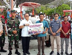 Agus  Ambo Jiwa Menyerahkan Alsintan ke kelompok Tani Pasangkayu
