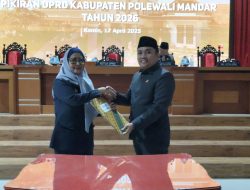 Rapat Paripurna Sepi Pejabat Eselon, Ketua DPRD Polman Minta Bupati Evaluasi Camat dan OPD yang Tidak Hadir