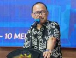 Gubernur SulBar Berkantor Di Hari Libur : Banyak Persoalan Yang Mendesak