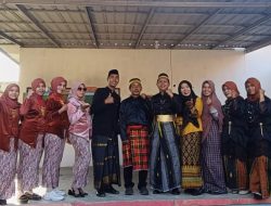 Sambut Hardiknas SDN 011 Tumpiling Gelar Upacara Dengan Pakaian Adat