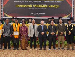 Wagub Sulbar Ingatkan Wisudawan Universitas Tomakaka untuk Tidak Berhenti Belajar
