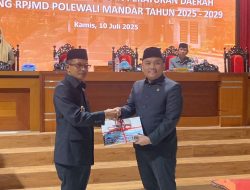 Ketok Palu di Paripurna! DPRD Polman Setujui Laporan APBD 2024