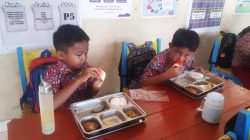 SPPG Sidorejo Beroperasi, Anak Sekaloh Gembira Dapat MBG