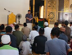 Usai Shalat Jum’at, Wagub SulBar Ajak Masyarakat Perbanyak Sedekah