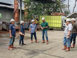 Plt Kepala Dinas Perkebunan Sulbar Pantau Penerapan Harga dan Proses Pengolahan TBS Kelapa Sawit pada Sejumlah PKS di Pasangkayu