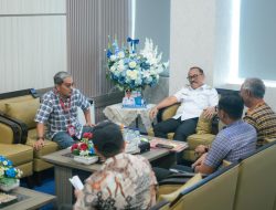 Plt Pemkesra Dampingi Gubernur Sulbar Terima Audiensi Komite DOB Balanipa