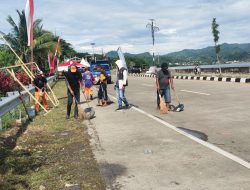 Atas Arahan Gubernur, DLHK Mamuju Kawal Kebersihan Jalan Arteri Selama Event Sandeq Silumba 2025