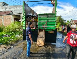 Truk Bermuatan Campuran Terbakar di Wonomulyo, Kerugian Capai Rp 500 Juta