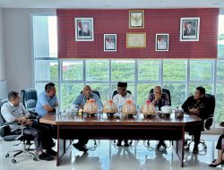 H. Herdin Ismail Serahkan Jabatan Kepala Dinas Pendidikan dan Kebudayaan Provinsi Sulawesi Barat kepada H. M. Nehru Sagena