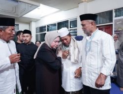 Ratusan Warga Hadiri Tahlilan, Hj. Fatmawati Salim Kenang 48 Tahun Perjalanan Hidup Bersama Almarhum