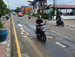 Kondisi Jalan Trans Sulawesi Pangkep – Barru Jadi Sorotan Warga