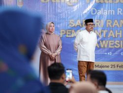 Staf Ahli PKK & Gubernur Sulbar Berbagi Sembako di Majene