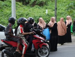 Semarak Ramadan, DWP Provinsi Sulbar Bagikan 1.000 Takjil untuk Masyarakat Mamuju