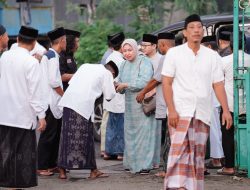 Disambut Haru, Kehadiran Hj. Fatmawati Salim Bangkitkan Kerinduan Warga pada Almarhum JSM