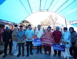 Gubernur Sulbar Serahkan Bantuan Rp 600 Juta untuk Korban Kebakaran di Polman