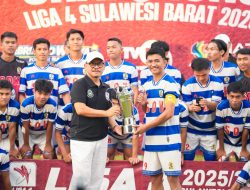 Gubernur Hadiri dan Menyaksikan Laga Final Liga 4 Sulbar di Stadion Manakarra Mamuju