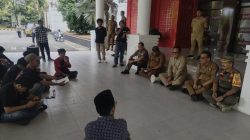 Temui Massa Aksi, Sekda Polman Tanggapi Sorotan ATS dan Rangkap Jabatan ASN