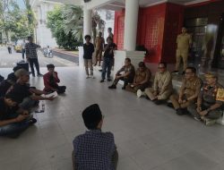 Temui Massa Aksi, Sekda Polman Tanggapi Sorotan ATS dan Rangkap Jabatan ASN