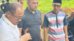 Karo Pemkesra Sulbar Dampingi Gubernur Laksanakan Penyembelihan Hewan Kurban di Halaman Rujab