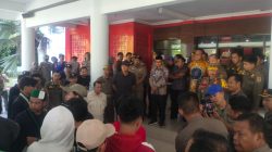 Semarak Polman Gelar Aksi di Kantor Bupati, Sampaikan Sejumlah Tuntutan kepada Pemkab