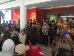 Semarak Polman Gelar Aksi di Kantor Bupati, Sampaikan Sejumlah Tuntutan kepada Pemkab